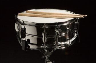 black snare drum