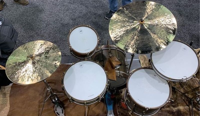 Drum set with brass cymbals