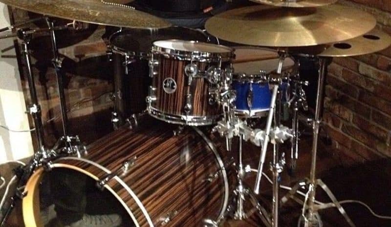 Drum set with cymbals